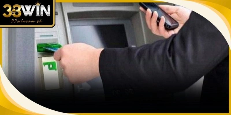 Cược thủ đang tập trung rà soát các điều khoản thanh toán trên máy tính