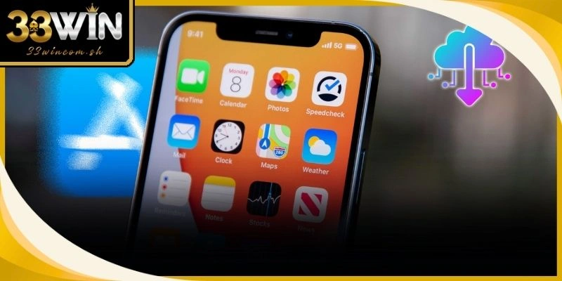 Thành viên đang thực hiện quét mã QR lấy liên kết tải app 33Win